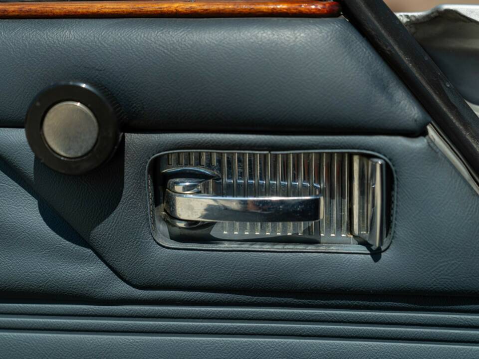 Image 49/50 of Jaguar XJ 6 4.2 (1970)