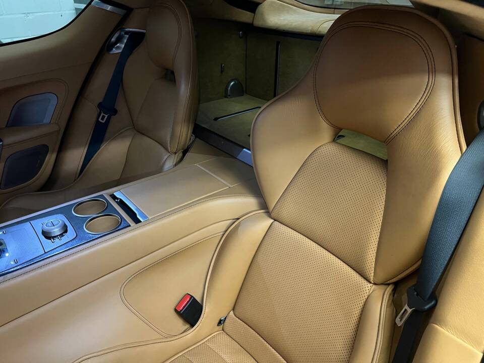 Imagen 11/17 de Aston Martin Rapide (2011)