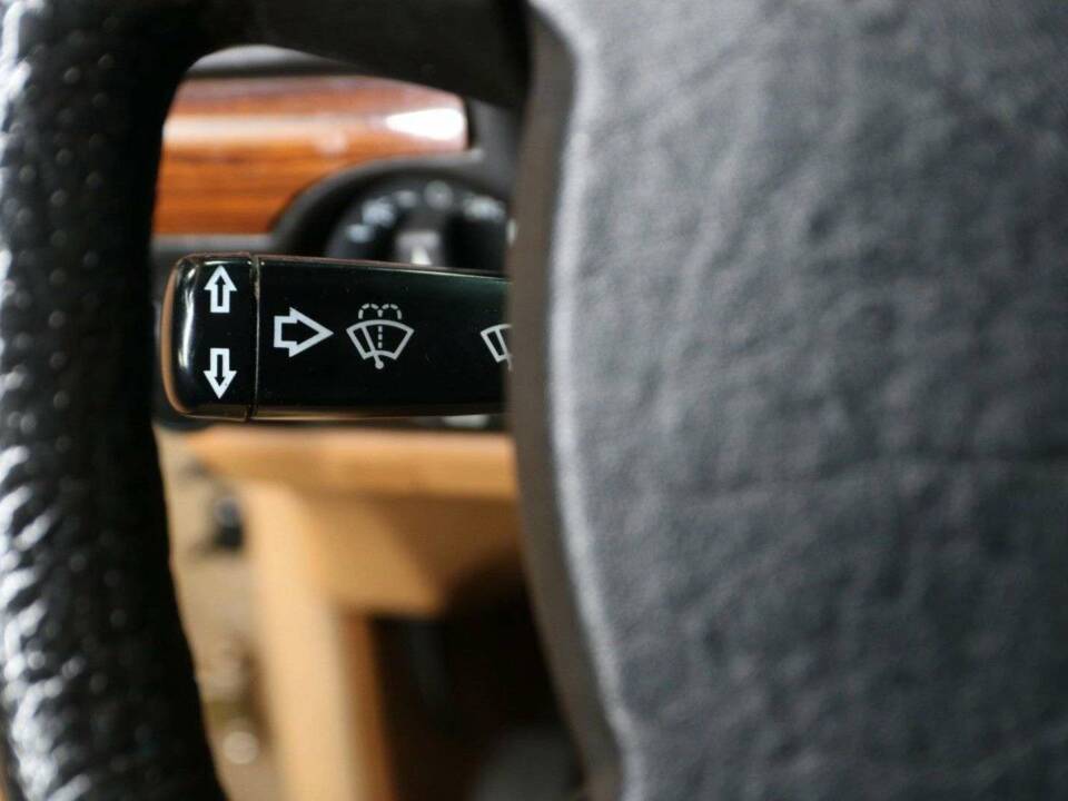 Bild 22/49 von Mercedes-Benz 250 lang (1985)