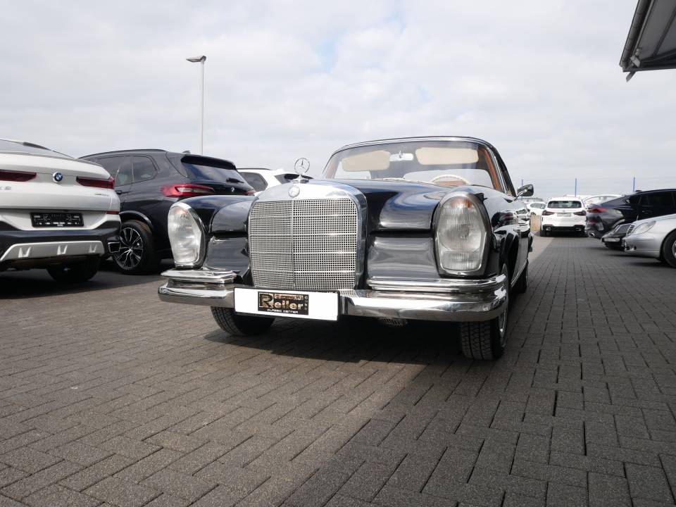 Image 3/25 of Mercedes-Benz 220 SE b (1963)