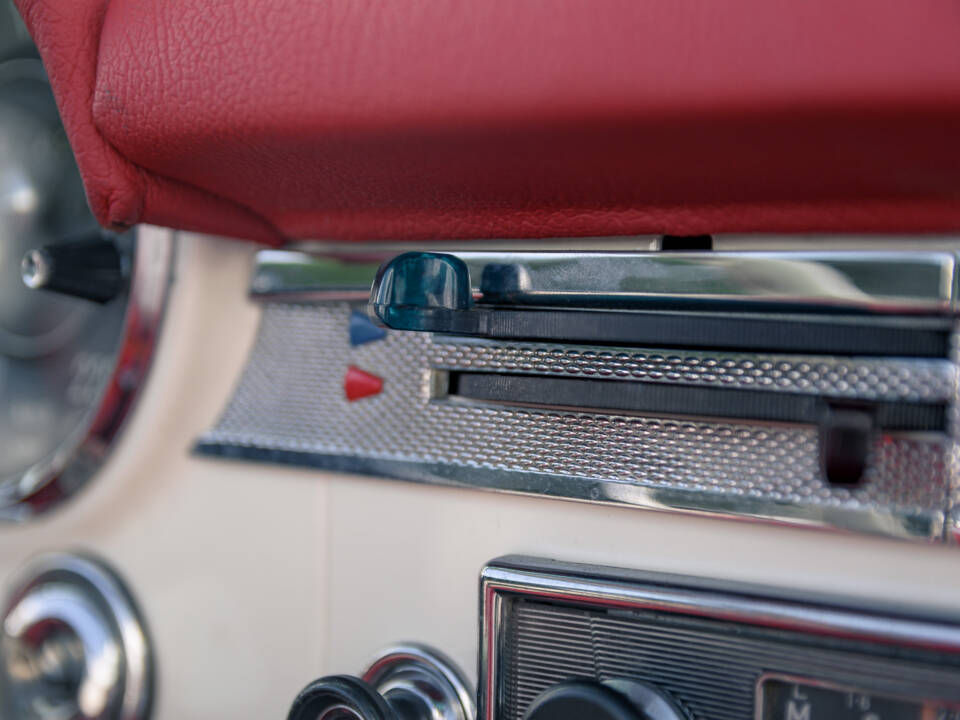 Image 49/60 of Mercedes-Benz 230 SL (1967)