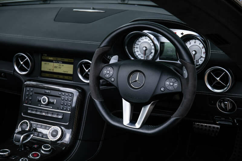 Image 38/50 of Mercedes-Benz SLS AMG Roadster (2014)