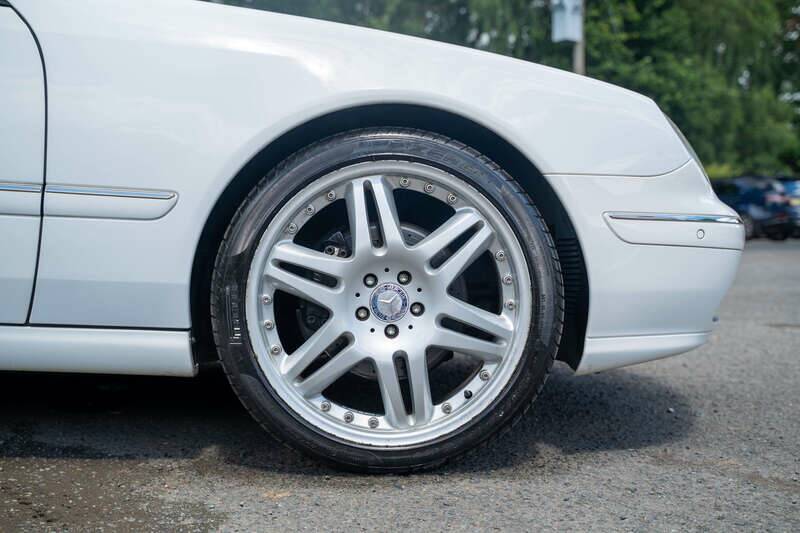 Bild 14/41 von Mercedes-Benz CL 500 (2000)