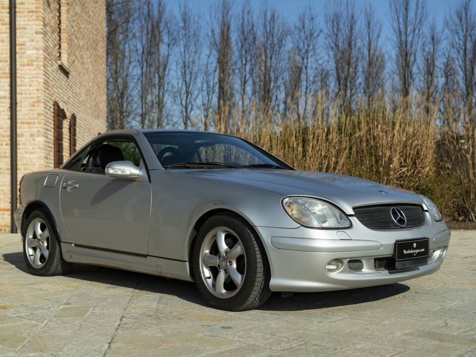 Image 2/48 of Mercedes-Benz SLK 320 (2001)