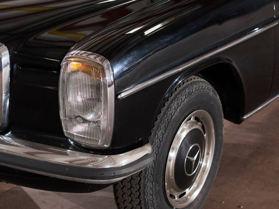 Image 43/64 of Mercedes-Benz 230/6 LWB (1976)