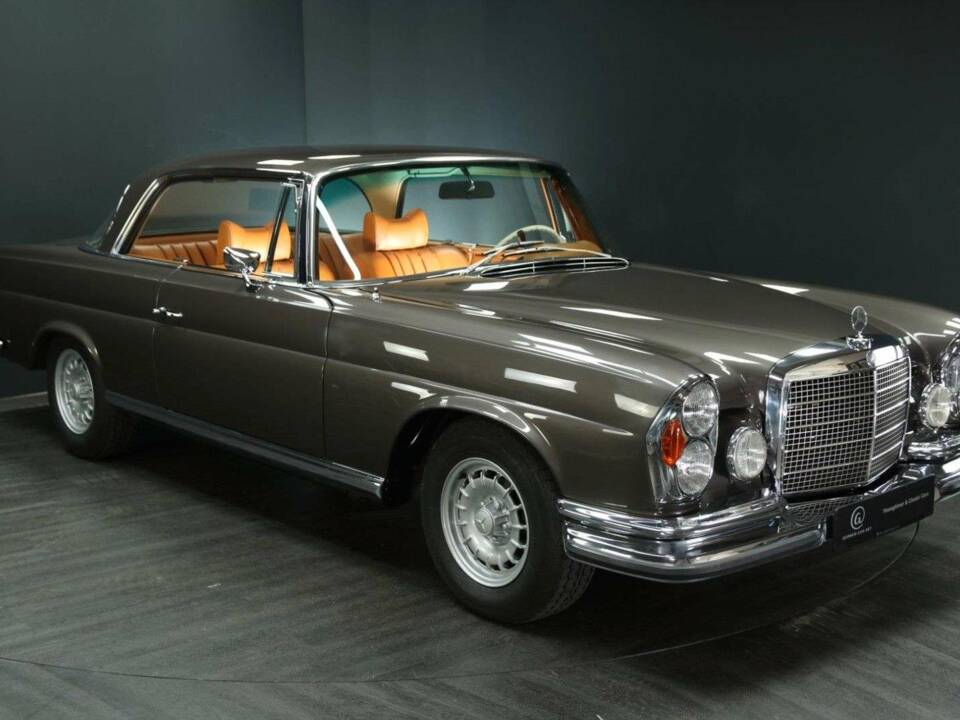 Image 8/30 of Mercedes-Benz 280 SE 3,5 (1970)