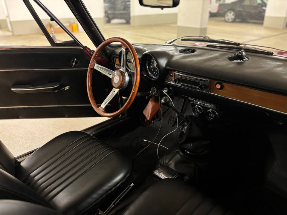 Afbeelding 14/33 van Alfa Romeo Giulia 1600 GT Junior (1972)