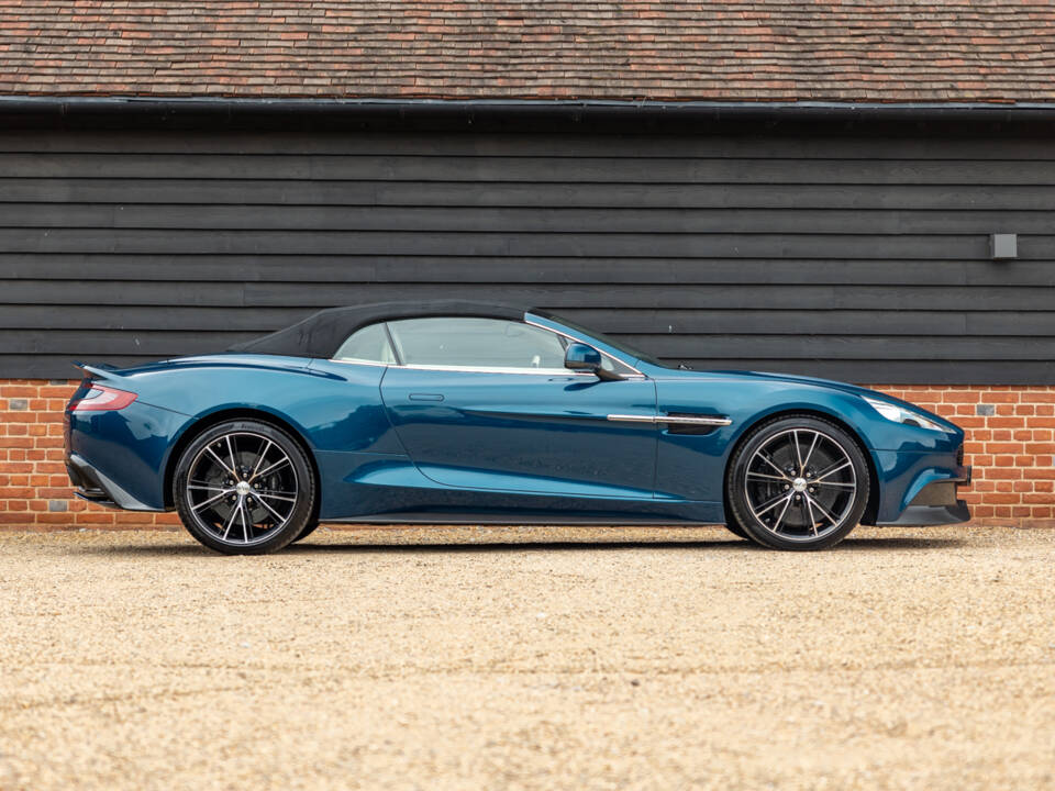 Image 4/68 of Aston Martin Vanquish Volante (2014)