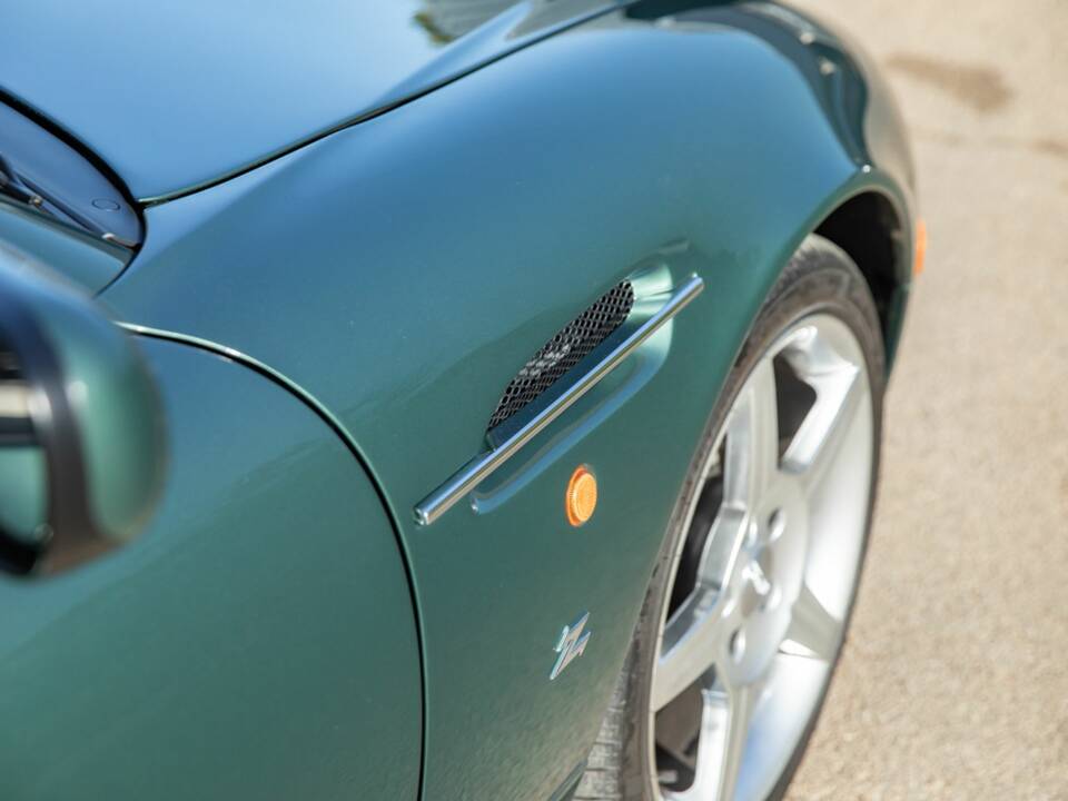 Image 26/50 of Aston Martin DB AR1 (2004)