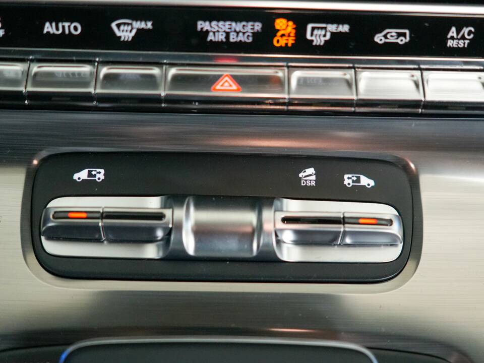 Image 33/50 de Mercedes-Benz V 300 d (2025)