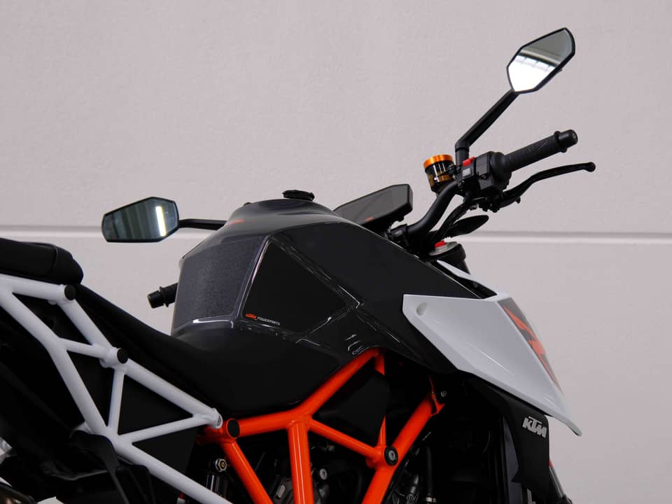 Image 77/83 of KTM 1290 Super Duke R (2018)