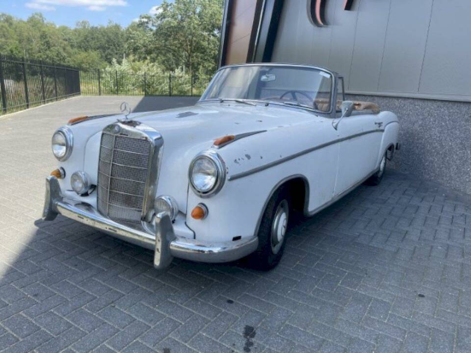 Immagine 5/36 di Mercedes-Benz 220 SE Cabriolet (1960)