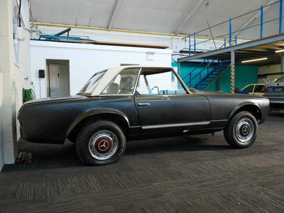 Image 12/47 de Mercedes-Benz 250 SL (1967)