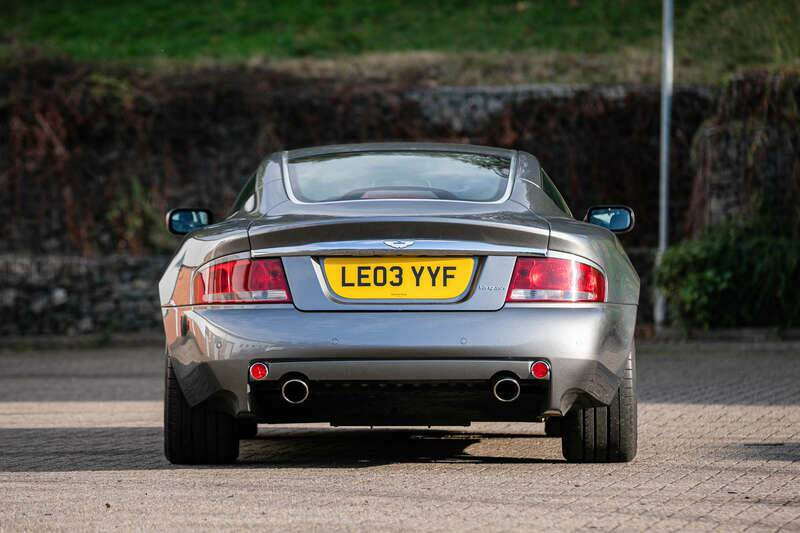 Image 7/39 of Aston Martin V12 Vanquish (2003)