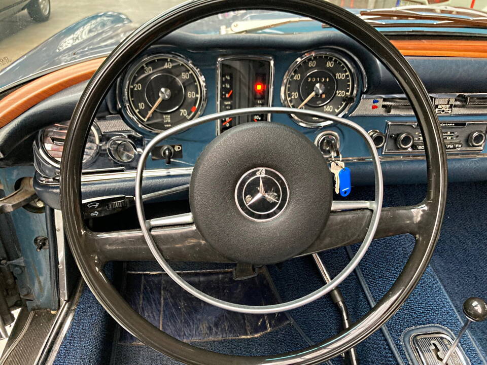 Image 24/36 de Mercedes-Benz 280 SL (1970)