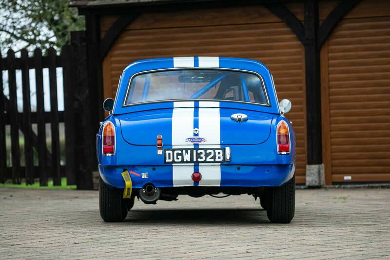 Image 7/45 of MG MGB GT (1964)