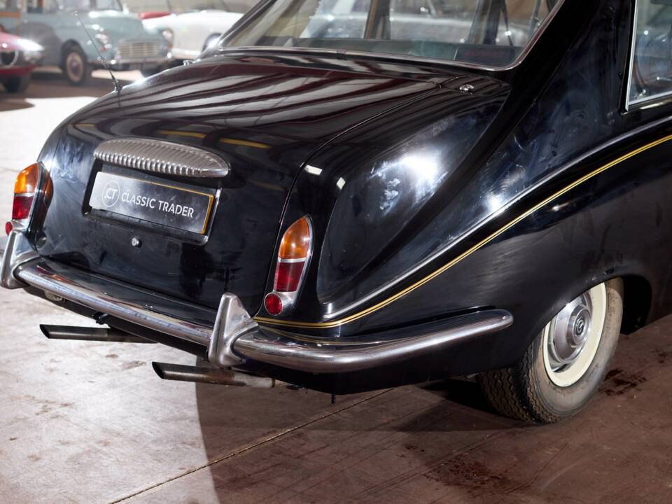 Image 30/70 of Daimler DS 420 (1976)