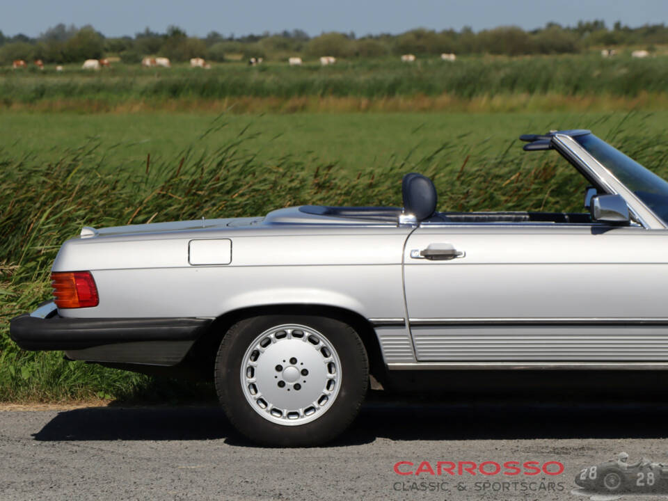 Image 16/50 of Mercedes-Benz 560 SL (1988)