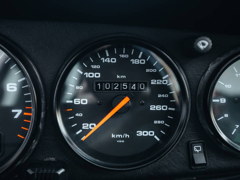 Bild 27/39 von Porsche 911 Carrera 4 (1993)