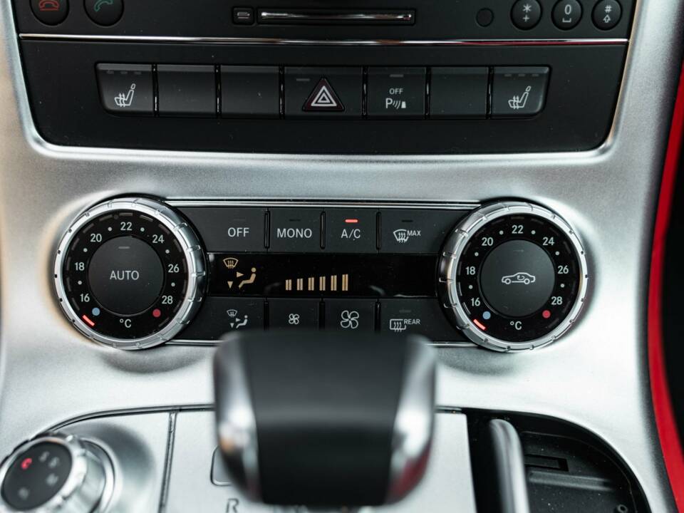Image 40/50 of Mercedes-Benz SLS AMG (2010)