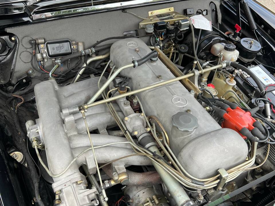 Image 2/15 of Mercedes-Benz 300 SE (1965)