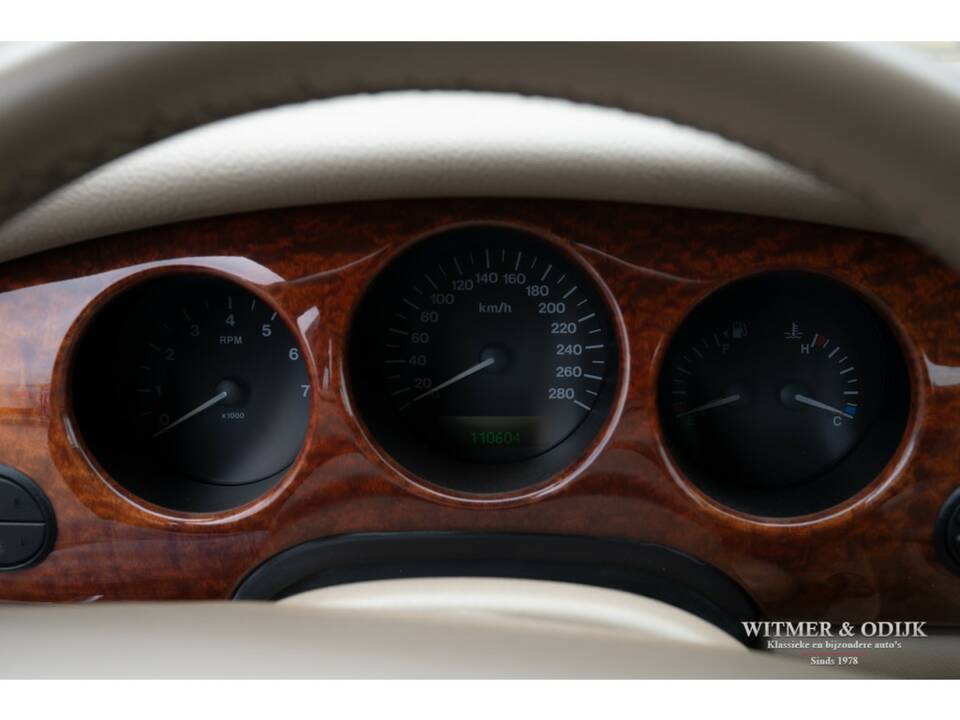 Bild 25/32 von Jaguar XJ 8 Executive (1998)