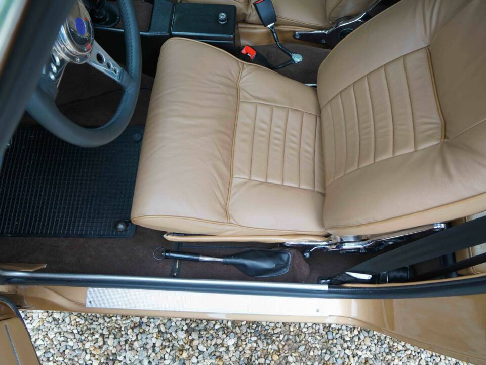 Image 42/50 of Volvo 1800 E (1971)