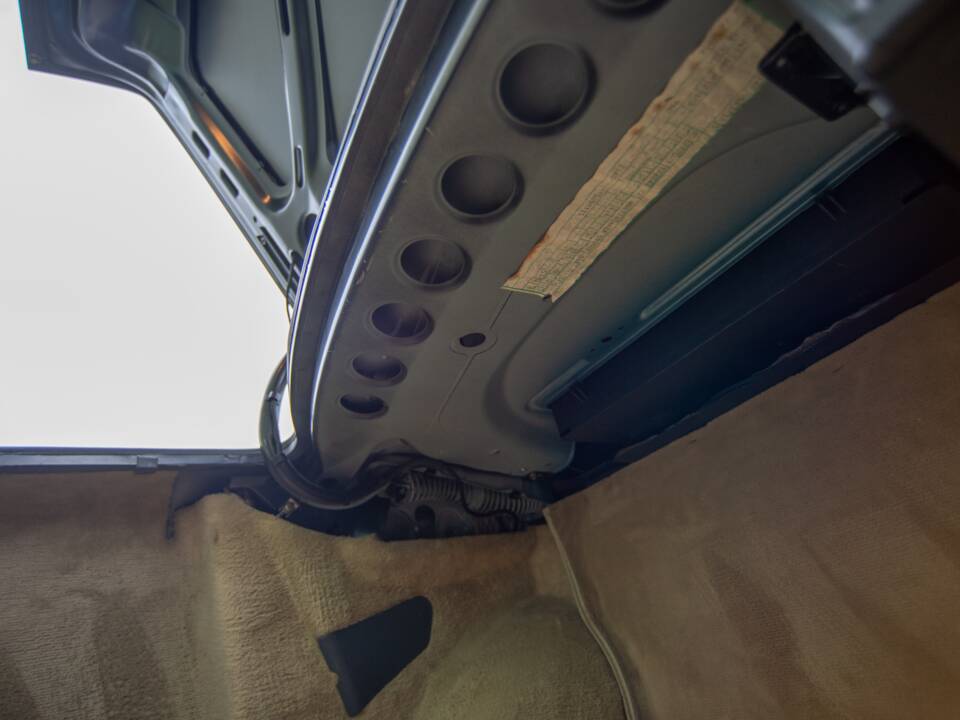 Image 27/31 de Mercedes-Benz 420 SEC (1990)