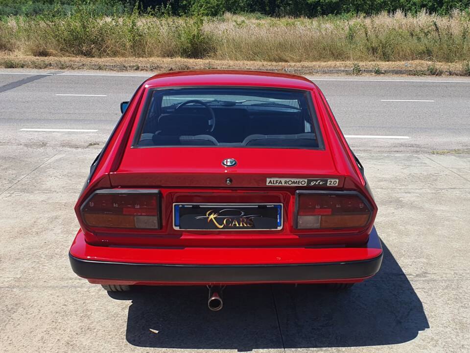 Image 5/35 de Alfa Romeo GTV 2.0 (1981)