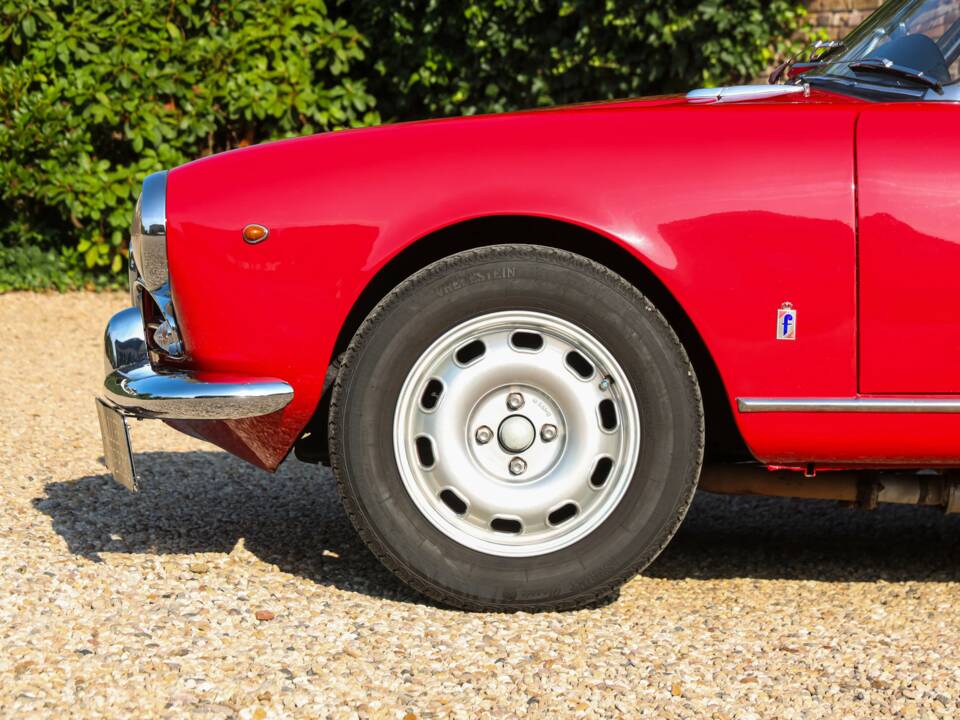 Image 39/50 of Alfa Romeo Giulia 1600 Spider (1963)