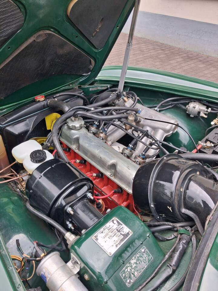Image 14/34 of Volvo 1800 ES (1972)