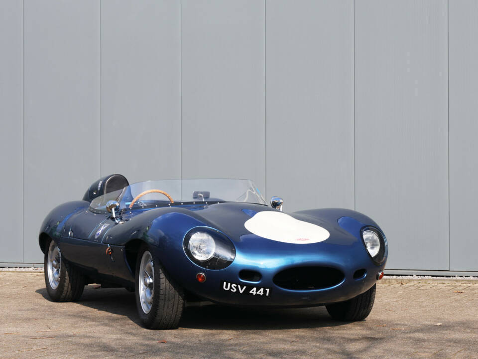 Image 17/60 of Jaguar D-Type (1967)