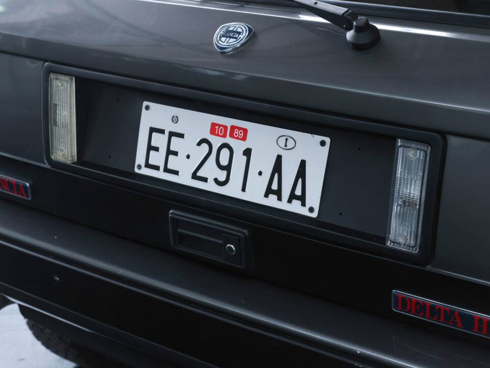 Image 14/50 of Lancia Delta HF Integrale (1988)