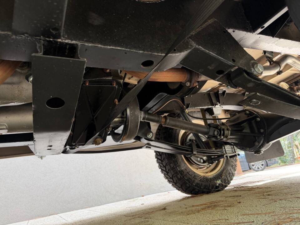 Image 13/17 of Land Rover 88 (1980)