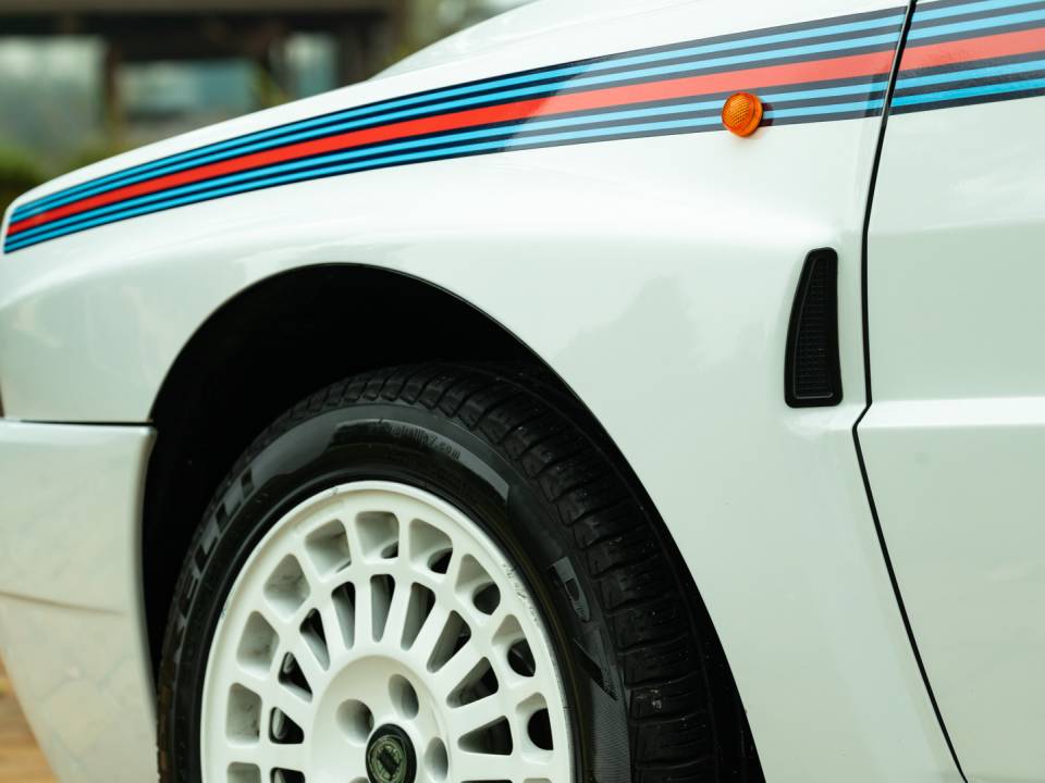 Afbeelding 11/50 van Lancia Delta HF Integrale Evoluzione I &quot;Martini 5&quot; (1992)