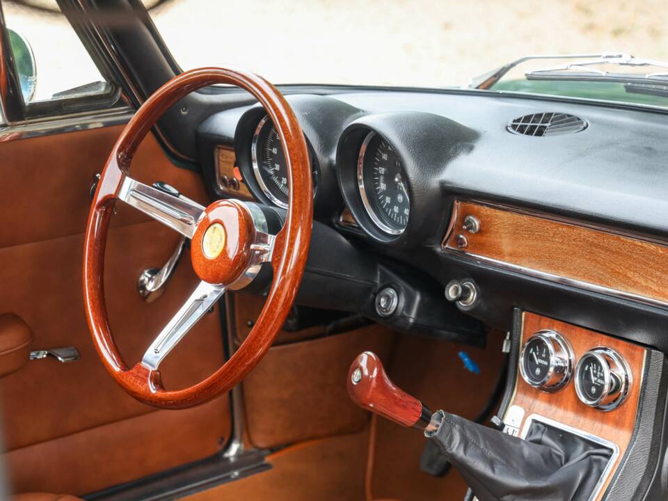 Bild 17/50 von Alfa Romeo 1750 GT Veloce (1971)