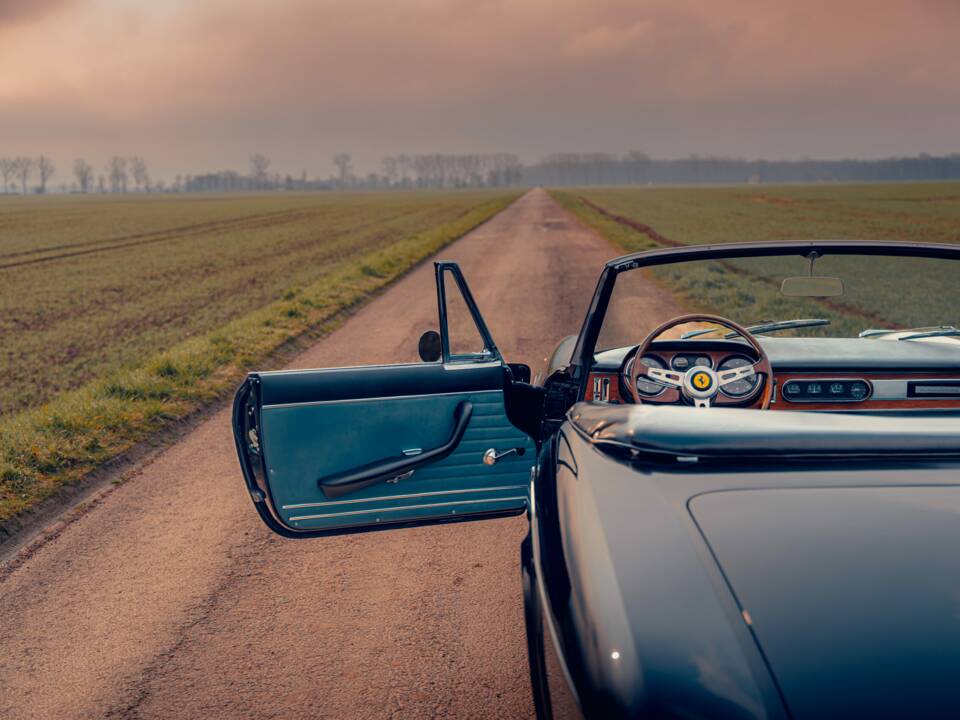 Image 20/50 of Ferrari 275 GTS (1965)