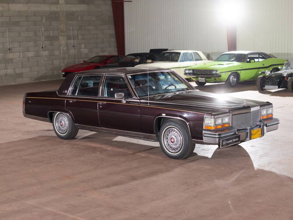 Image 3/58 of Cadillac Brougham Elegance (1988)