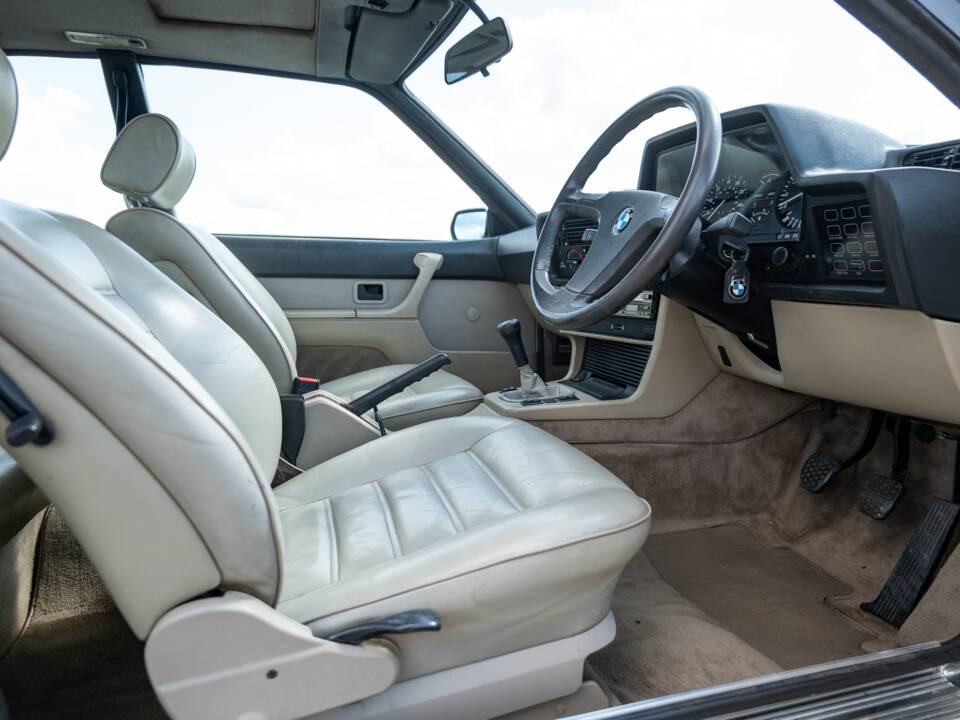 Bild 25/44 von BMW 628 CSi (1900)