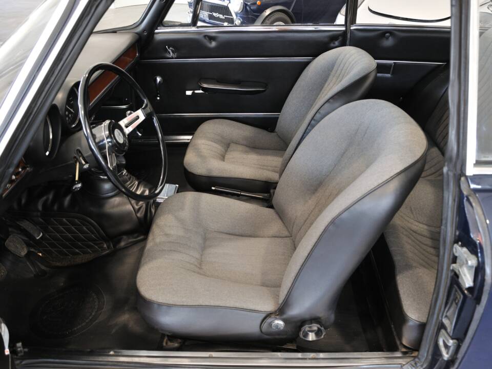 Bild 4/30 von Alfa Romeo Giulia GT 1300 Junior (1971)