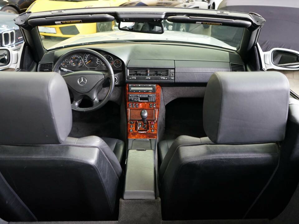 Image 12/33 of Mercedes-Benz SL 500 (2001)