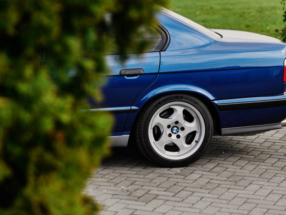 Afbeelding 3/52 van BMW M5 (1992)