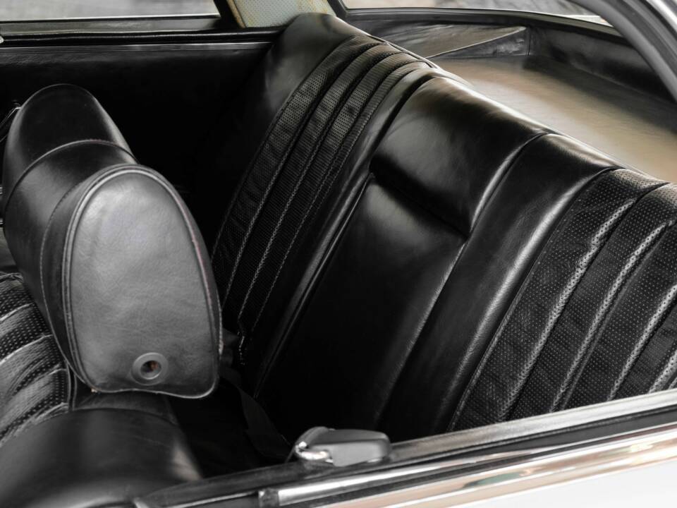 Image 21/49 de Mercedes-Benz 280 SE (1970)