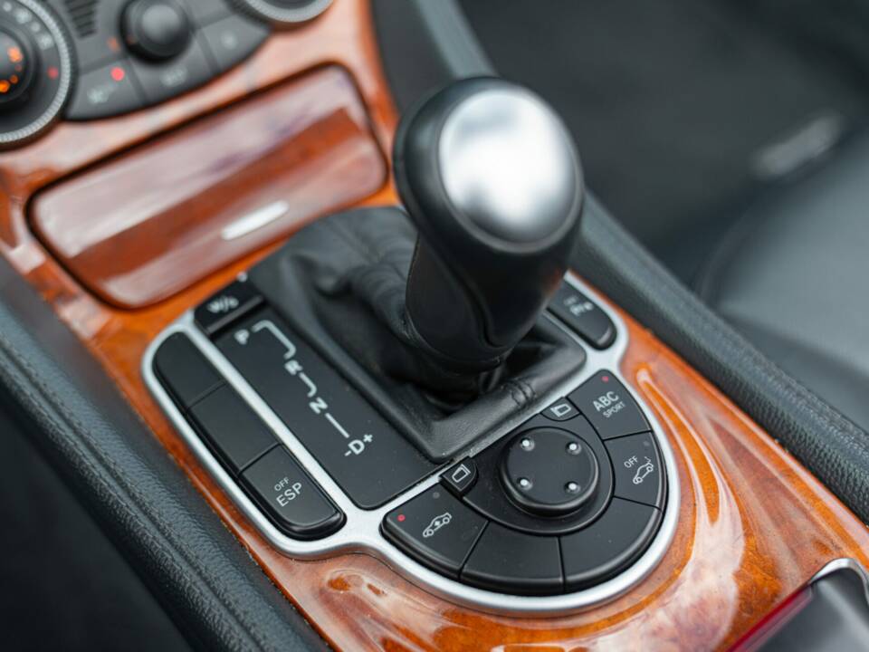 Image 48/50 of Mercedes-Benz SL 500 (2001)