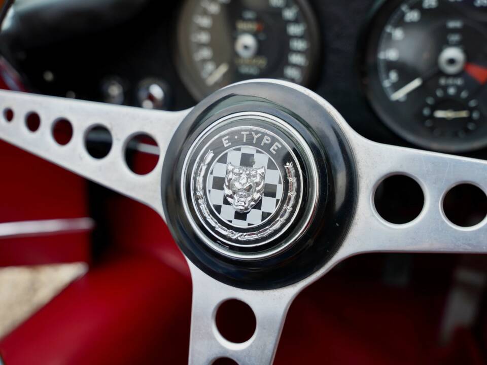 Immagine 50/50 di Jaguar E-Type 3.8 (1961)