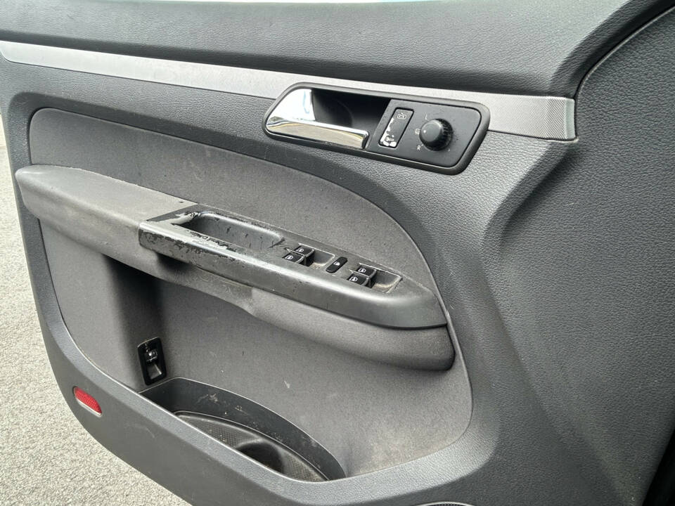 Image 21/25 of Volkswagen Touran 1.4 TSI (2004)
