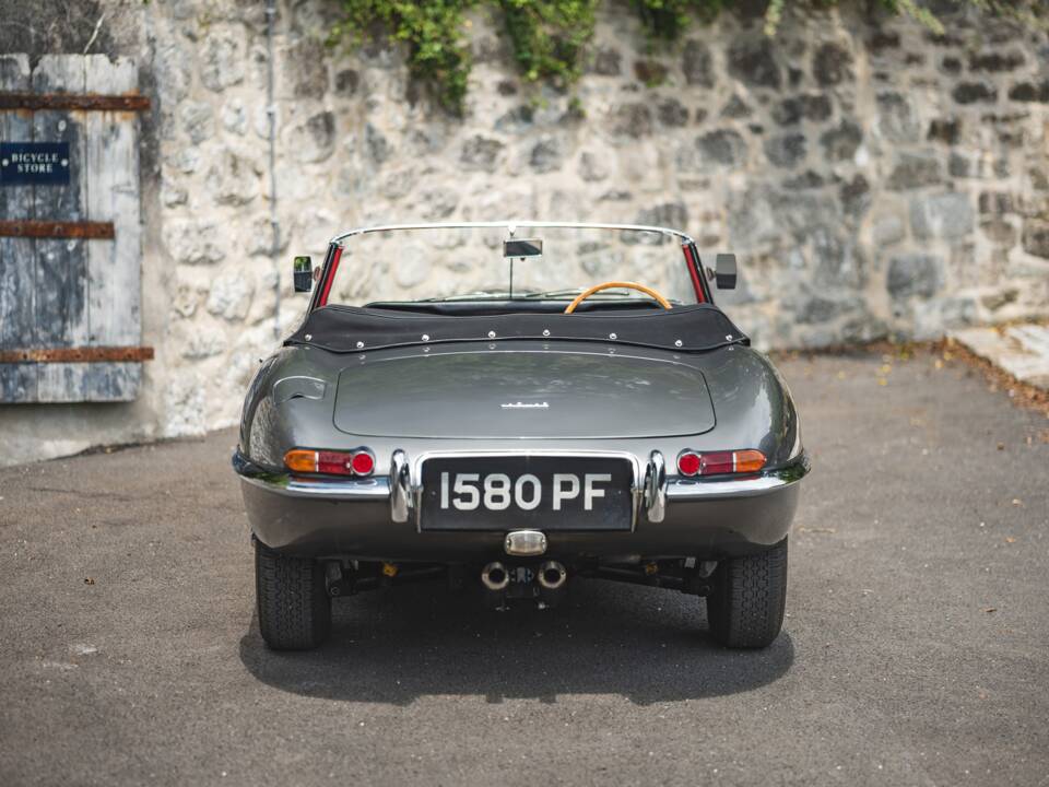 Image 12/50 of Jaguar Type E 3.8 (1963)