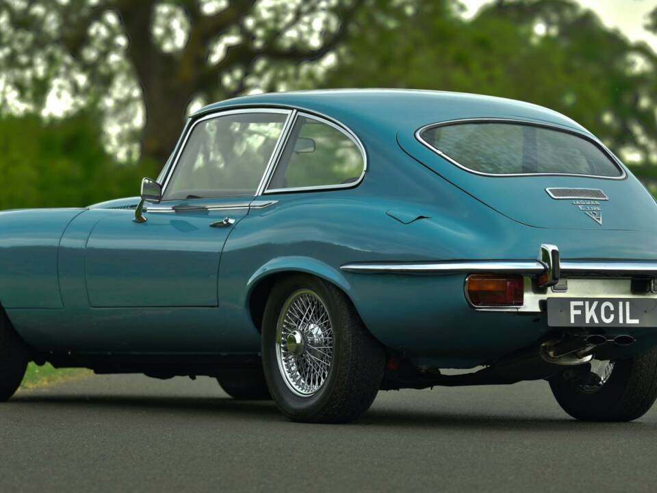 Image 11/50 de Jaguar E-Type V12 (2+2) (1972)