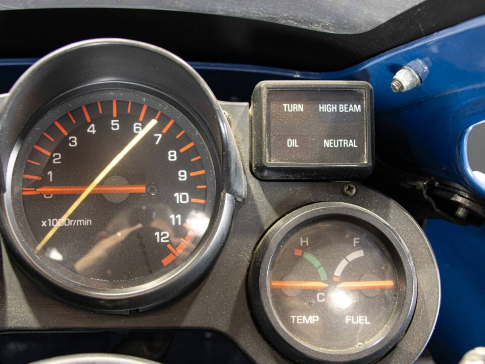 Bild 41/50 von Yamaha FZ 750 (1986)