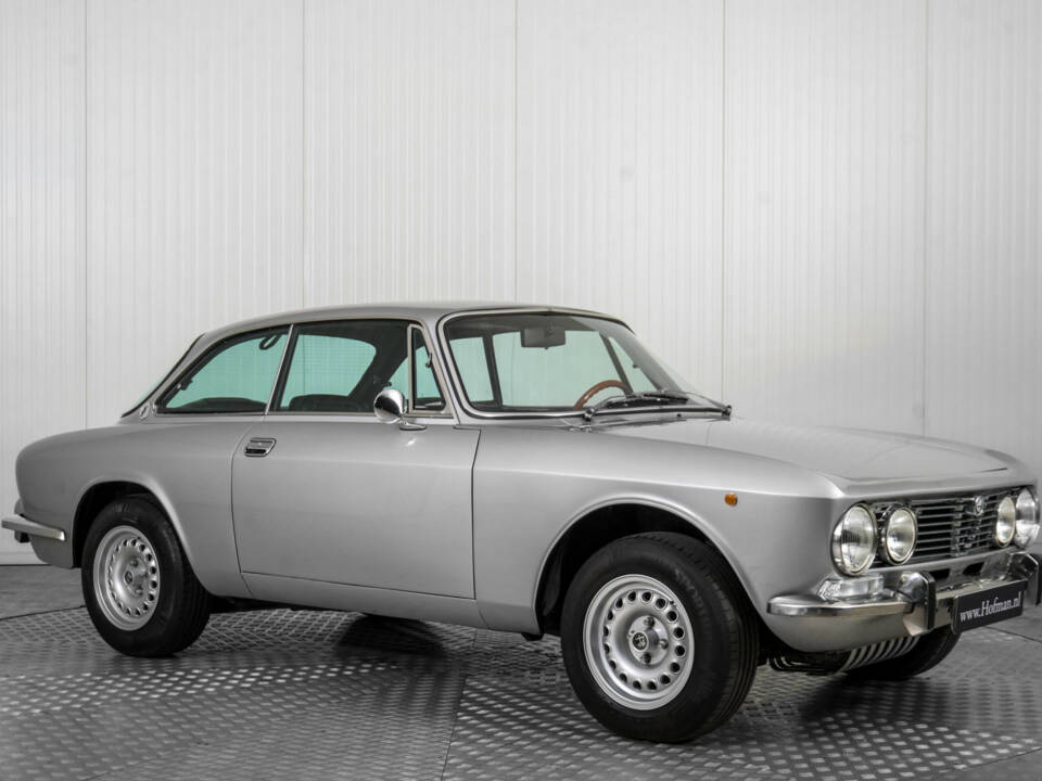 Afbeelding 5/50 van Alfa Romeo 2000 GT Veloce (1975)